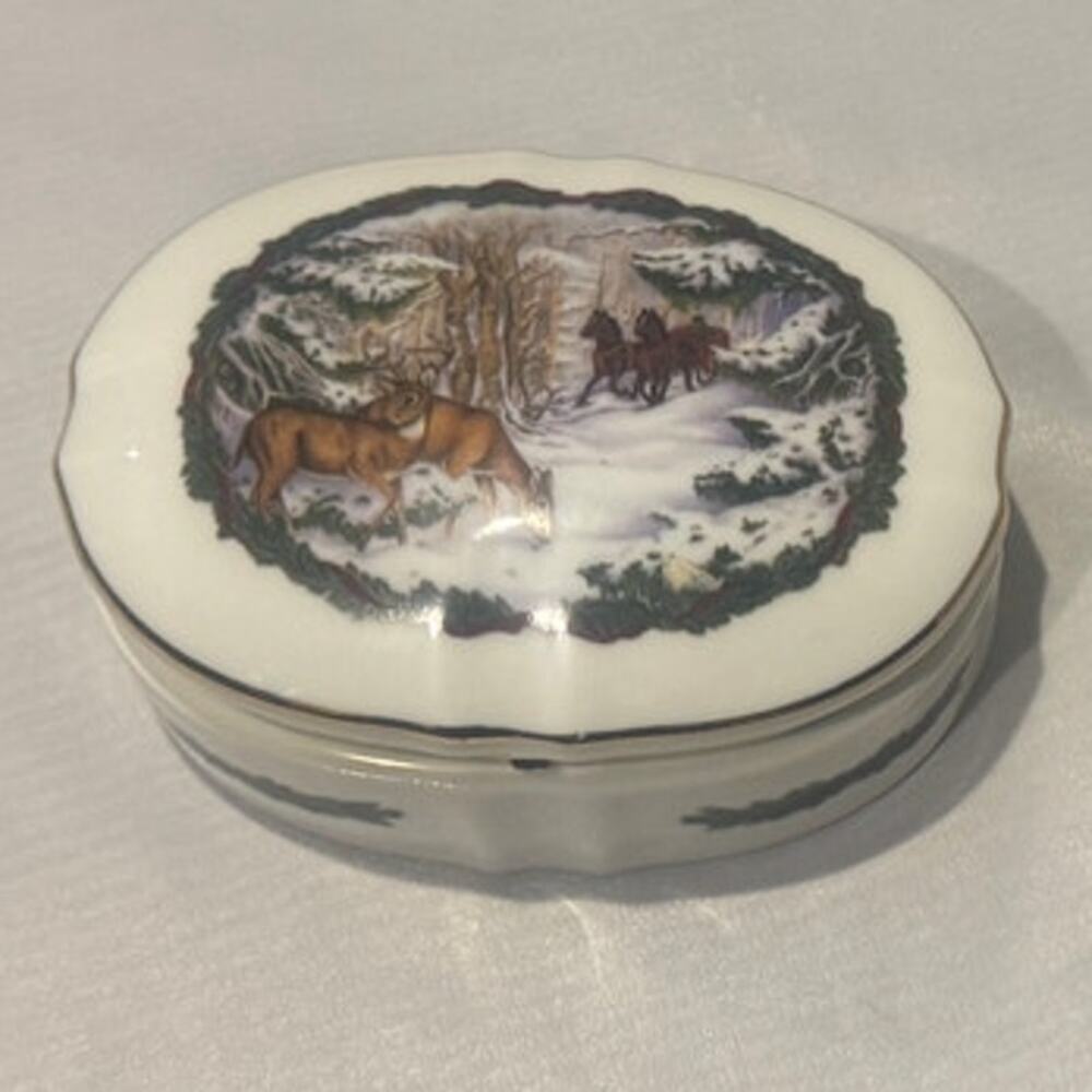 Vintage "White Christmas" Music Box: Heritage House Porcelain